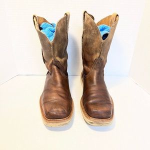 Ariat boots in a 10D